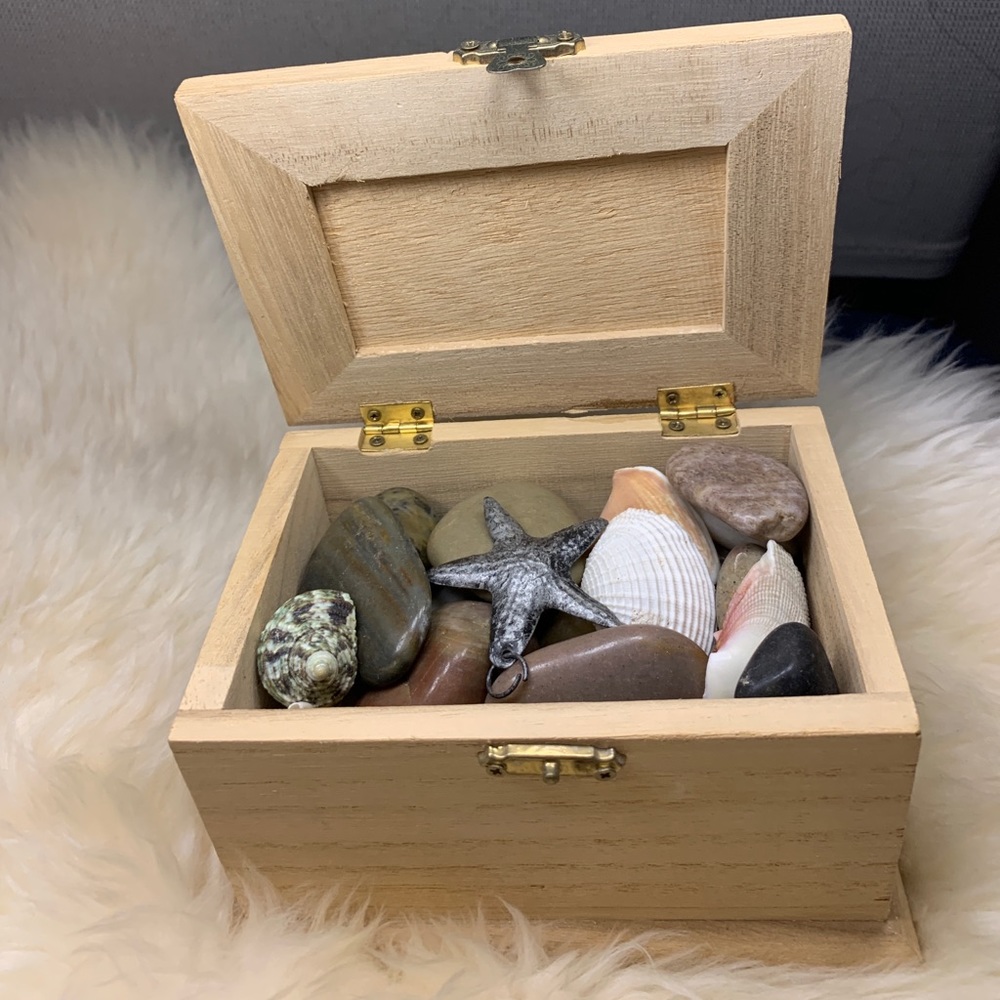 Paintable wood box w/ stones, seashells, trinkets.
